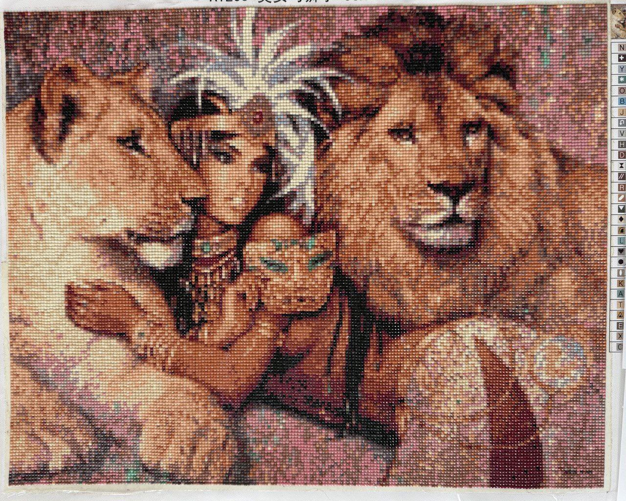 Девушка со львами